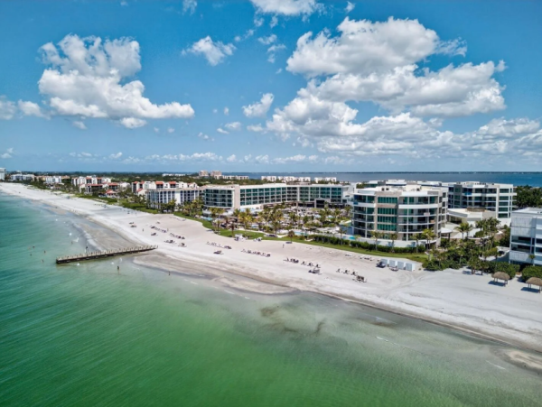 Coastal Luxury Retreat in Longboat Key - 2-Bedroom Condo Stunning Views